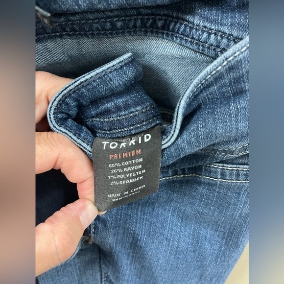 TORRID Women’s Plus Size Flare Distressed Jeans Size 24T - Picture 4 of 5